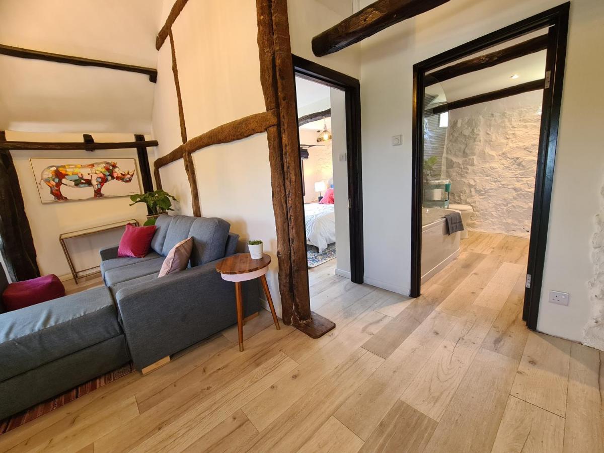 Historic Property With Stunning Views Hennock Buitenkant foto