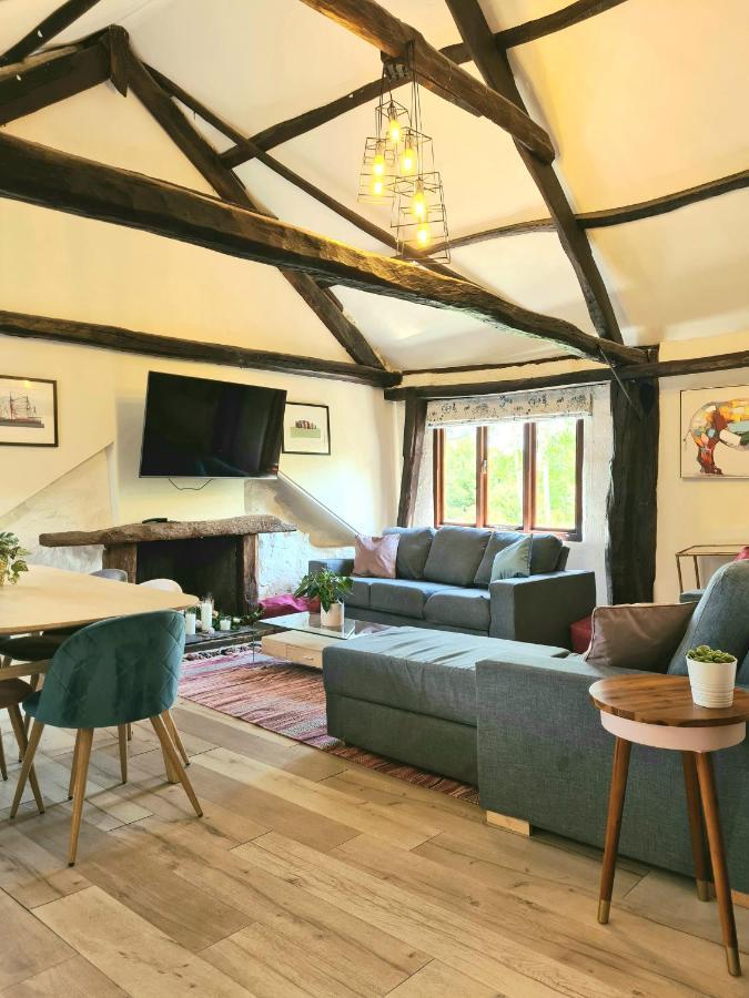 Historic Property With Stunning Views Hennock Buitenkant foto
